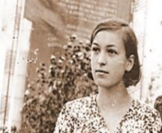 "Вон жирафа пошла", - кричали ей