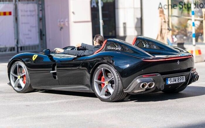 Ferrari Monza SP2 отличается необычной конструкцией кузова