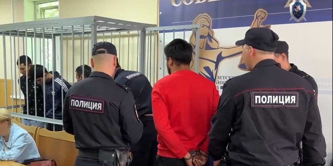 «Суд долго сопротивлялся»: мигрантам, устроившим групповуху с официанткой, ужесточили приговор