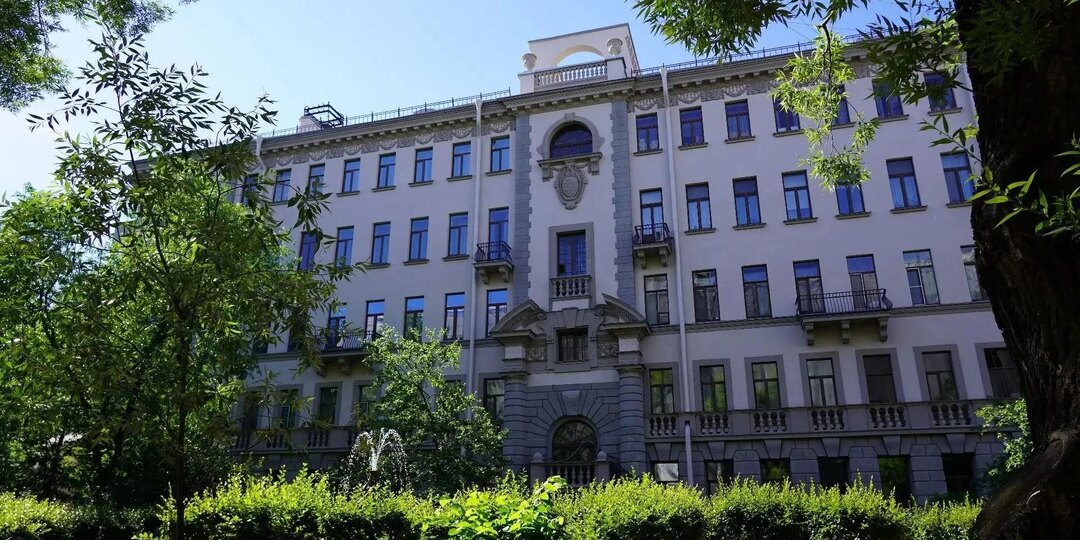 В доме Пеля на Литейном восстанавливают фасады дворовых флигелей