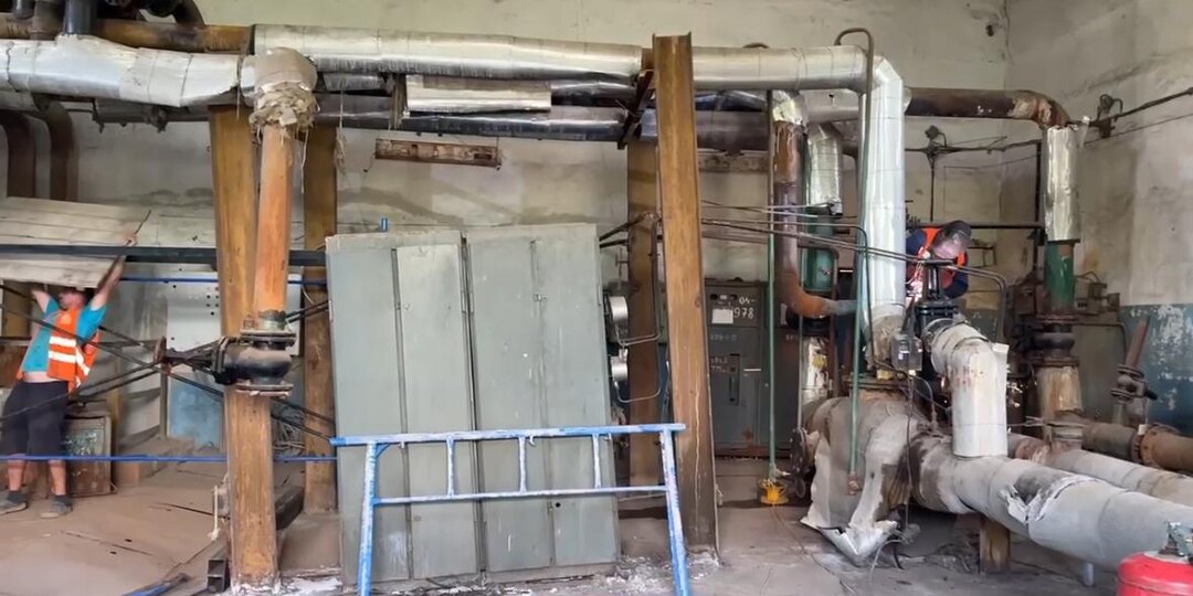 Специалисты из Петербурга восстанавливают коммуникации в Мариуполе