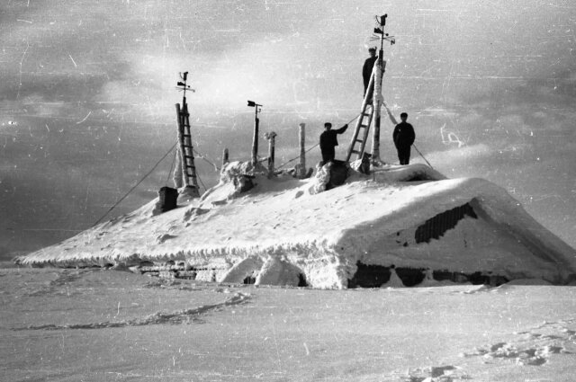    Здание метеостанции Юкспор в начале 1950-х годов. Фото: Пресс-служба компании «ФосАгро»/Архив