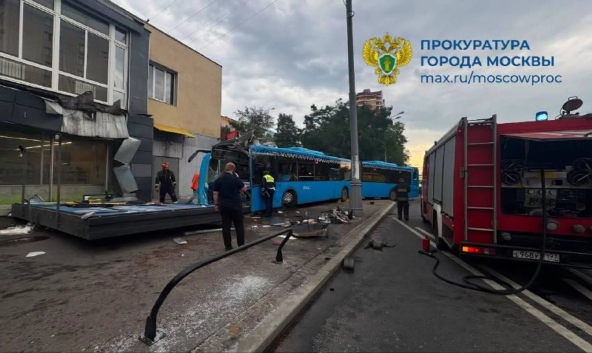     С виновника ДТП в Москве попытаются взыскать компенсацию за автобус