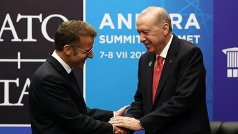 Макрон паникует после скандала на саммите НАТО