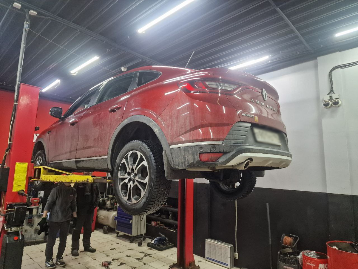 Общий вид авто на подъемнике