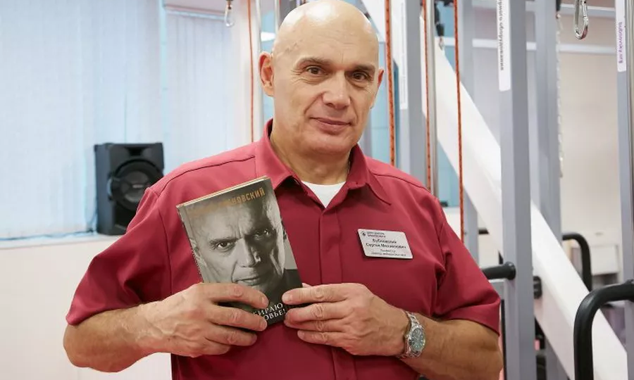 Сначала людей 70+ подсаживают на таблетки, уколы и мази... А потом у них страдает сердечно-сосудистая! Совпадение? Не думаю