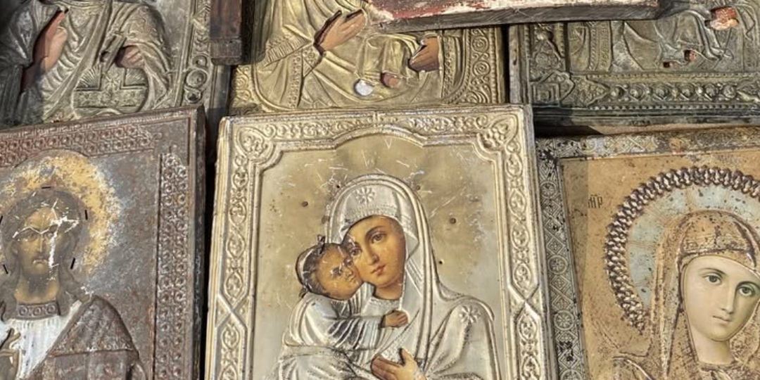 Что делать с книгами и иконами, доставшимися от невоцерковлённых родственников?