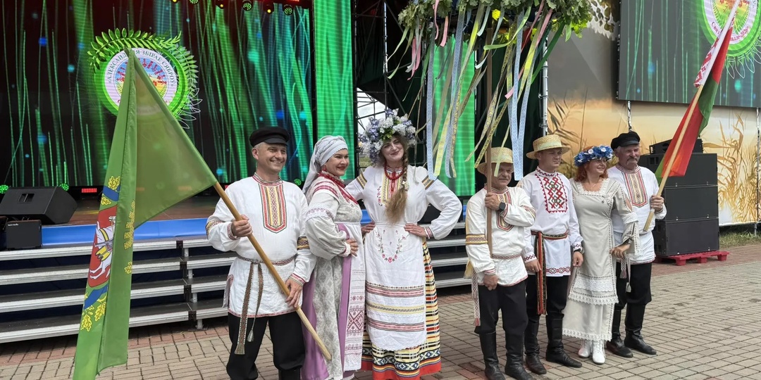 На фестивале «Купалье» представили новые тракторы BELARUS и парту Александра Лукашенко
