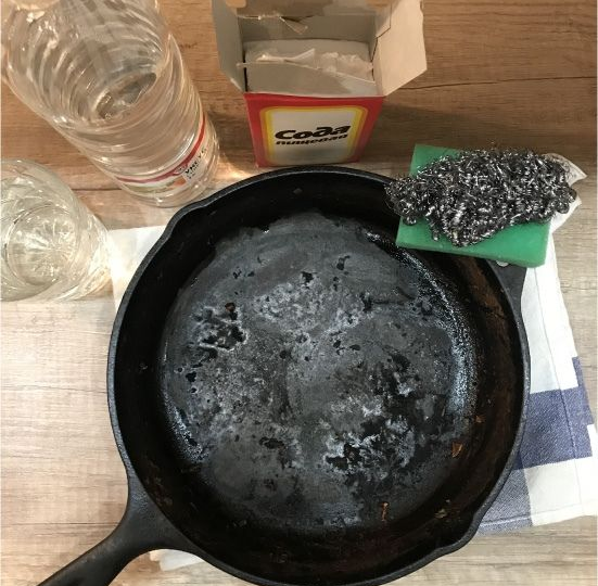 Как быстро отмыть сковороду?
