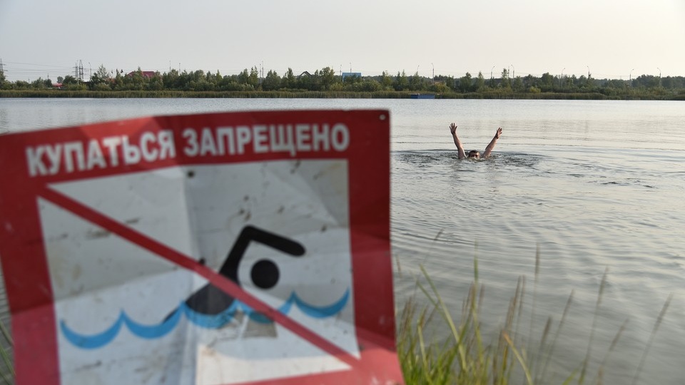 Очередная трагедия на воде: 40-летний дачник утонул во время купания в реке Омь