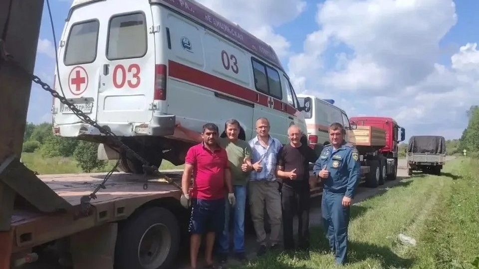 Районная больница из Омской области передала на СВО два санитарных автомобиля