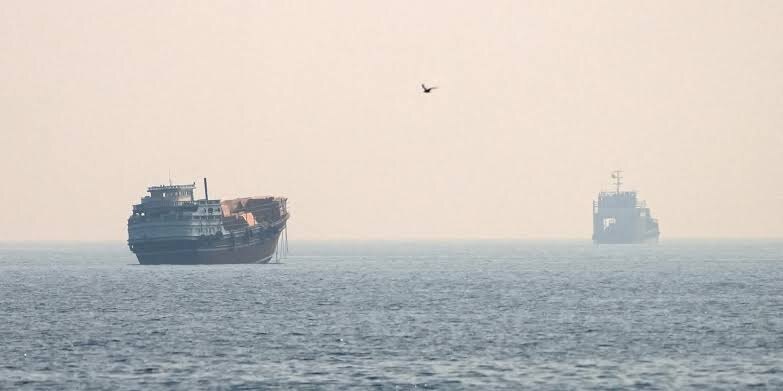 Иран закрыл Ормузский пролив: ни одному судну не разрешат проход до прекращения вмешательства США