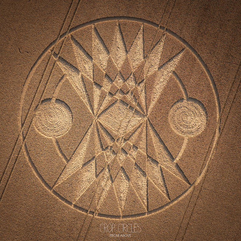 11.07.2026 г. Круги на полях. Англия, графство Уилтшир. Ссылка: https://www.cropcircleconnector.com/2026/roundway/roundway2026a.html