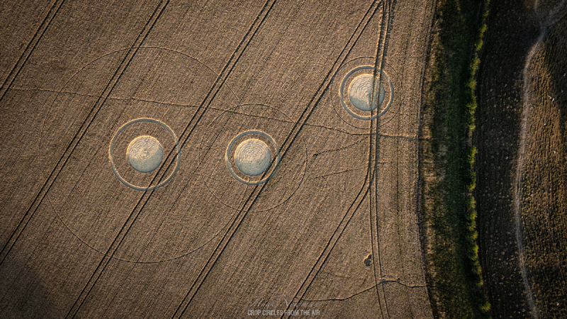 15.07.2026 г. Круги на полях Англии. Ссылка: https://www.cropcircleconnector.com/2026/stone/stonecircle2026a.html