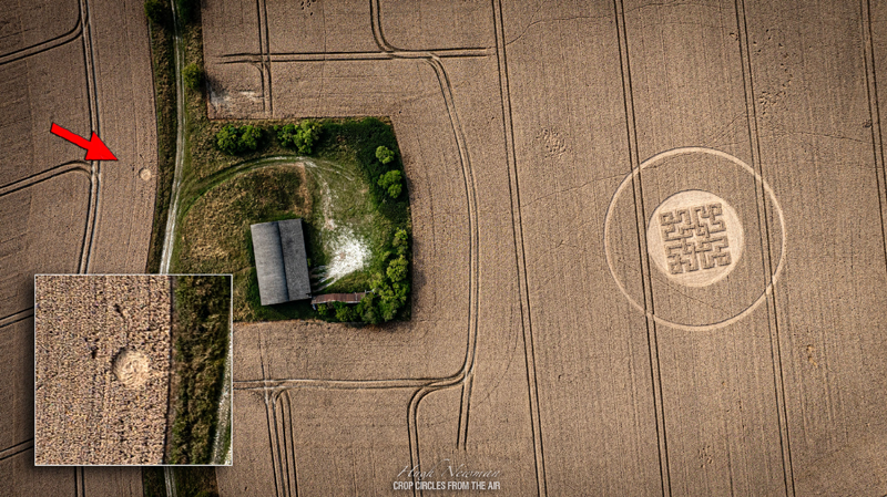 16.07.2026 г. Круги на полях Англии. Оксфордшир.  Ссылка: https://www.cropcircleconnector.com/2026/odstone/odstonebarn2026a.html