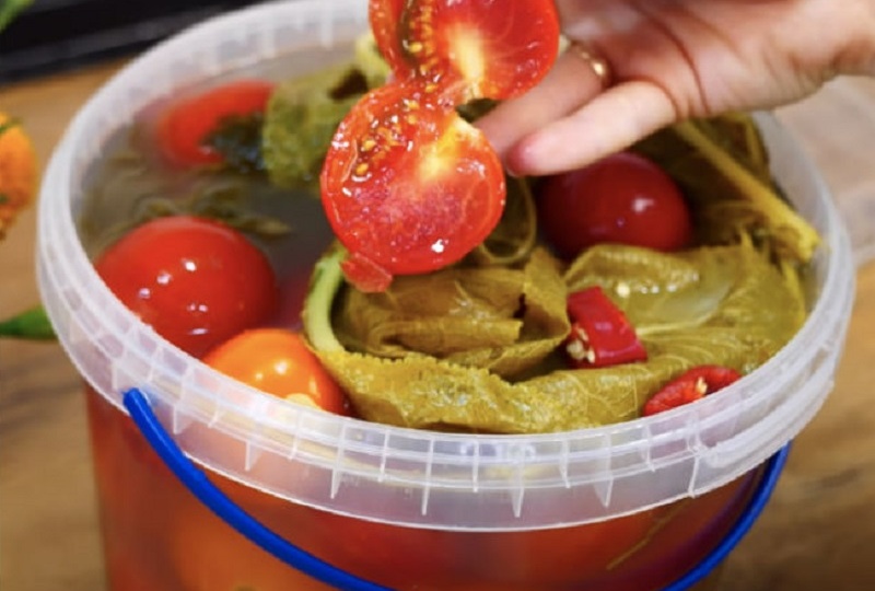 Квашеные помидоры с бочковым вкусом в домашних условиях