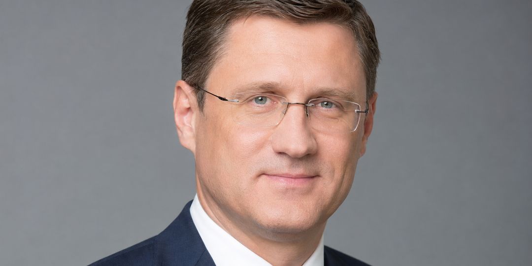 Новак улыбается, а нам – бензин по талонам предлагают