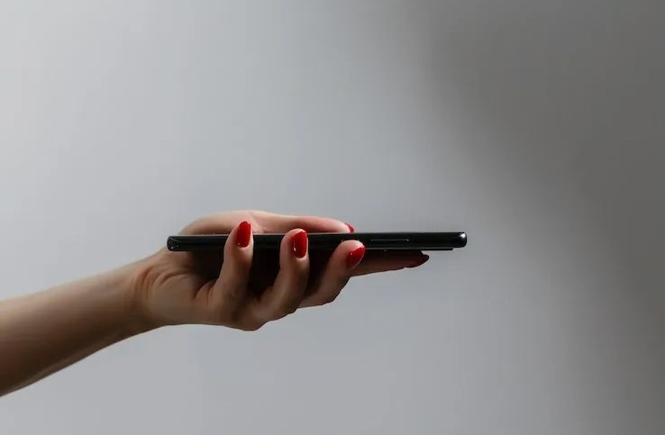«Ответь, любимый…» — высветилось на экране телефона мужа. Один звонок перевернул всю жизнь моей подруги Оли...