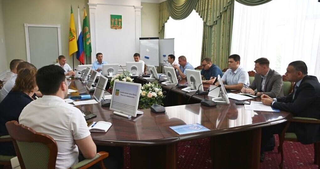 Олег Денисов потребовал ускорить нанесение разметки на улице 8 Марта у «Глобуса»