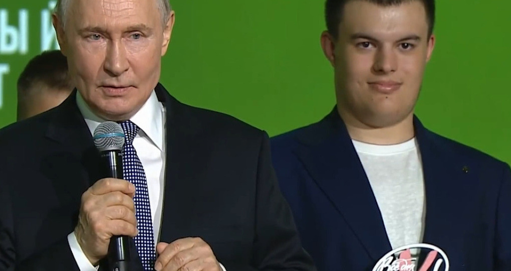 Путин наградил парня, спасшего 23 человека во время паводка