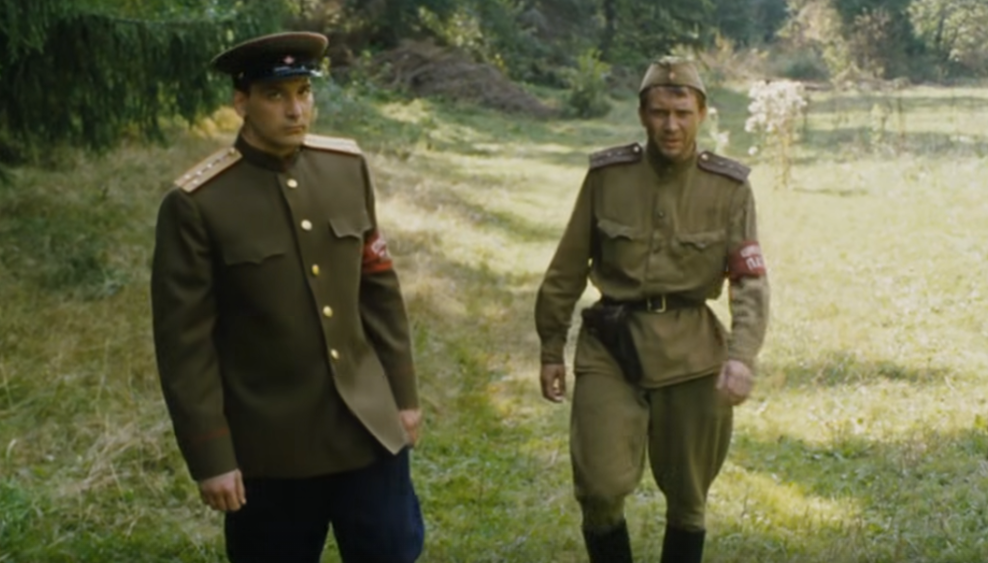 Кадр из фильма "В августе 44-го..."  - выход патруля на поляну