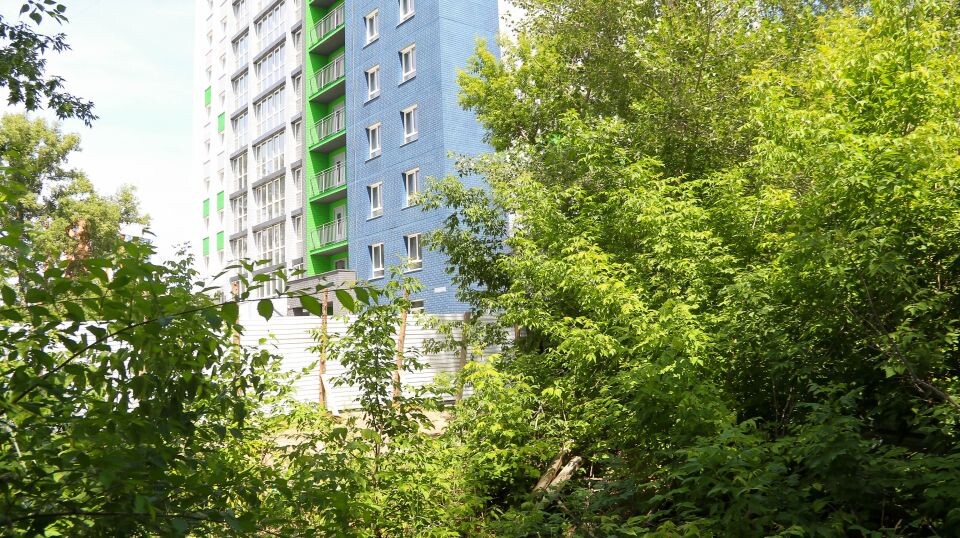    Участок под застройку. Вид на ЖК по ул. Смирнова, 94а. Источник: Виталий Барабаш/"Толк"