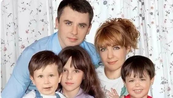 Игорь Петренко и Екатерина Климова с детьми