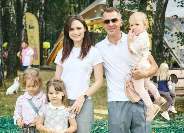 Игорь Петренко с семьей
