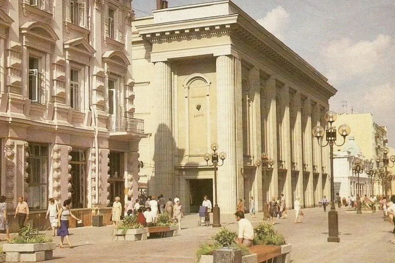 Арбат, 26. Театр имени Евгения Вахтангова. Фотографию ангажировала из свободных источников на просторах интернета