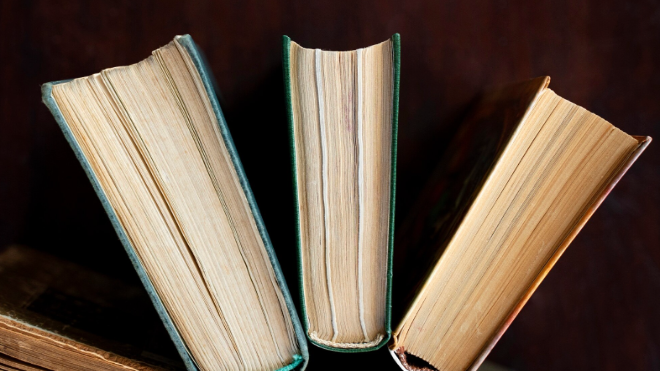 Фото: https://www.magnific.com/free-photo/view-books-arrangement_36300351.htm#