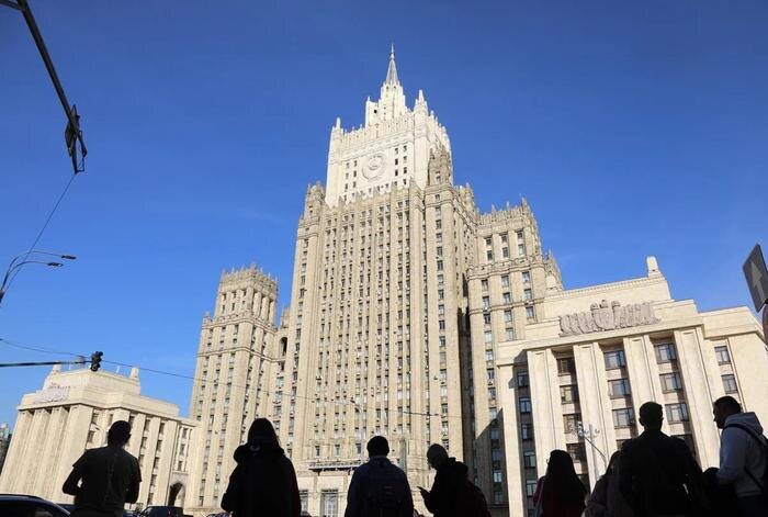 Здание МИД России в Москве. Обложка © Life.ru
