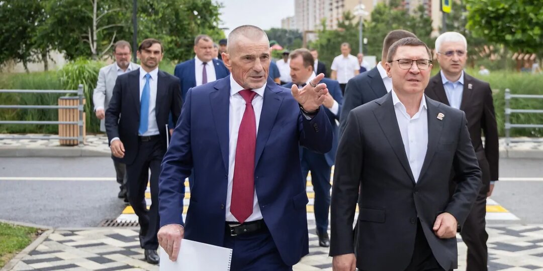Секретарь Генсовета «Единой России» Владимир Якушев посетил сквер «Героев России» в Ставрополе