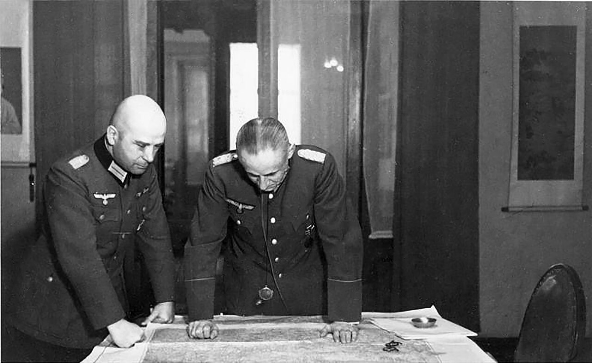 Эрнст-Август Кёстринг (справа) 1941 г.