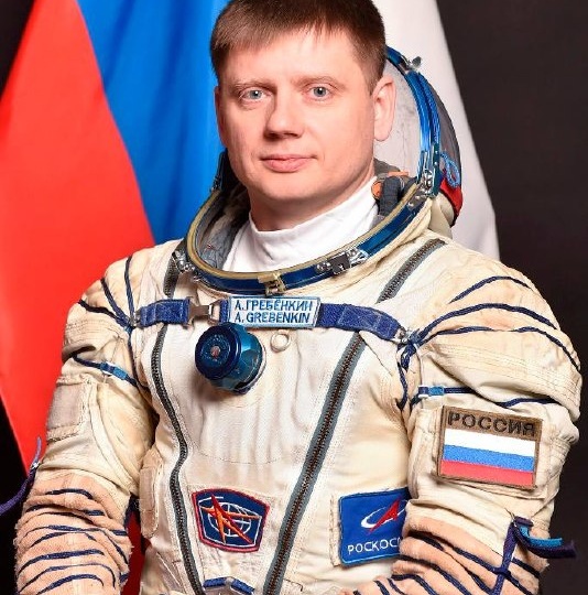 Герой России, лётчик-космонавт РФ Александр Гребёнкин принимает поздравления с днём рождения