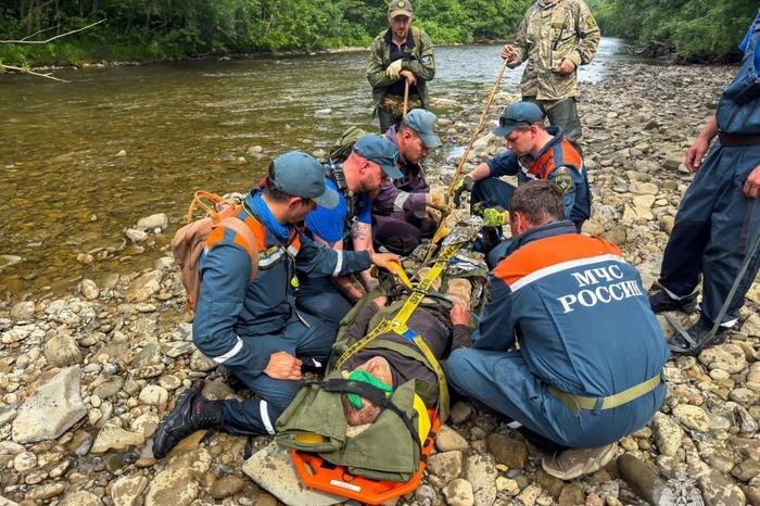 На Сахалине нашли 79-летнего пенсионера, который девять дней блуждал в лесу. Обложка © MAX / ГУ МЧС России по Сахалинской области
