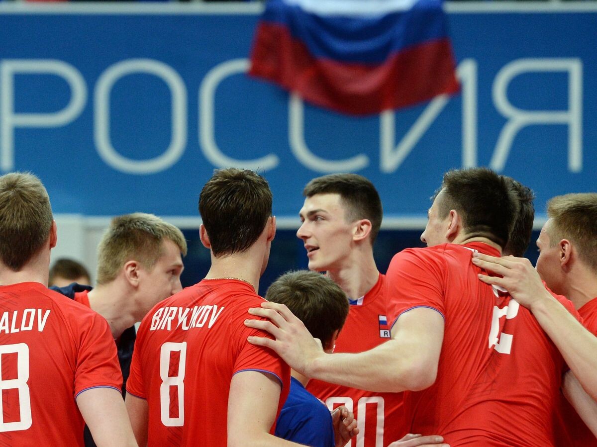    Игроки сборной России радуются победе в матче мировой лиги | © РИА Новости / Максим Богодвид