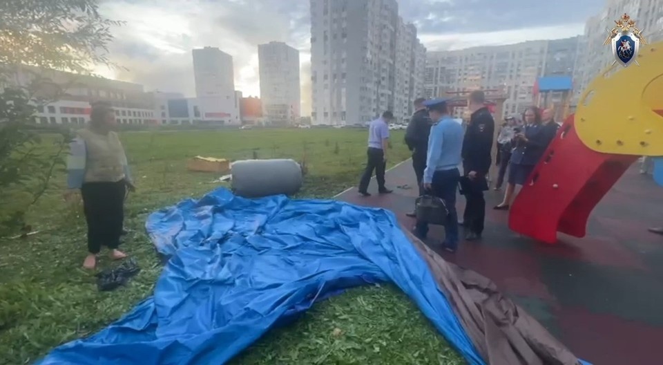 В Уфе две девочки в непогоду покалечились на неисправном батуте: владелице аттракциона дали «условку»