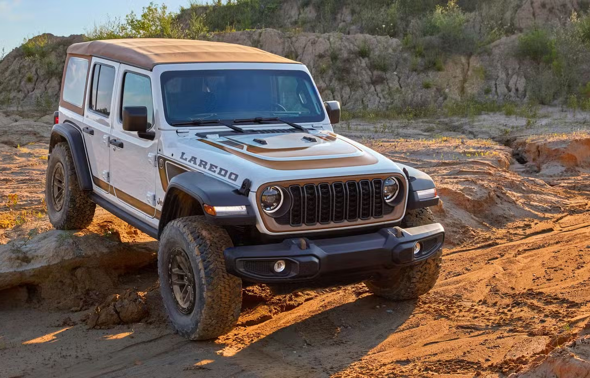 Пятидверный внедорожник Jeep Wrangler Laredo с мягкой крышей