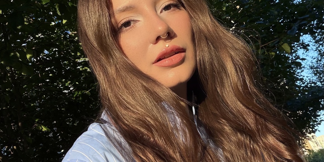 Простые привычки, которые сделали мои тонкие волосы лучше. Теперь я их люблю