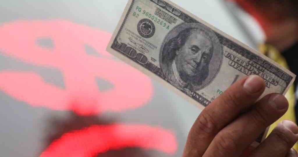 Доллар обречён: почему половину сбережений пора переложить в золото