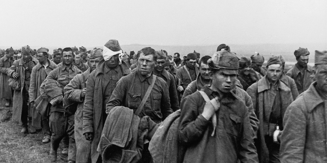 «На колени их!» – крикнул немец. Как советские офицеры отказались встать на колени перед смертью