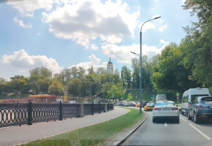 Автомобили, автомобили буквально все заполонили