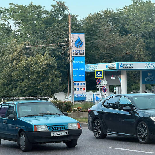 Дагестан и КБР вошли в число регионов, где литр бензина стоит дороже 100 рублей