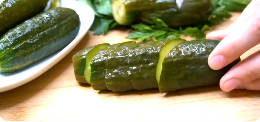 Вкуснейшие малосольные огурцы в рассоле (простейший способ). Не благодарите❤️