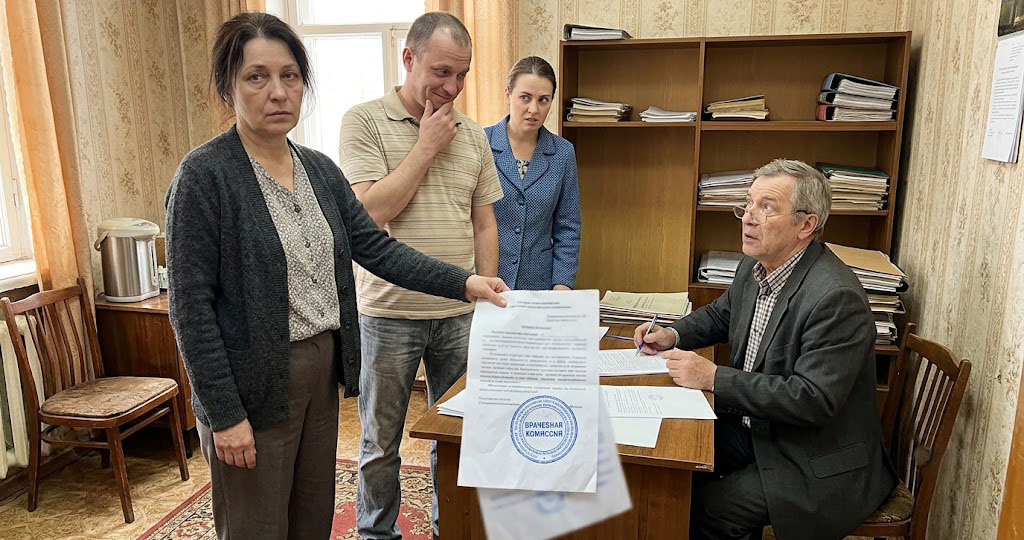 В кабинете нотариуса сводный брат переписал наследство на себя — не зная моего диагноза