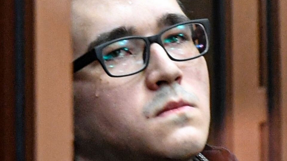 Отбывающий пожизненное наказание «казанский стрелок» женился на 18-летней девушке. Она рассказала, почему это сделала. Просто влюбилась