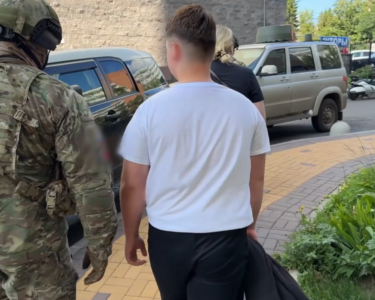     15-летнего жителя Курска задержали за попытку примкнуть к террористам