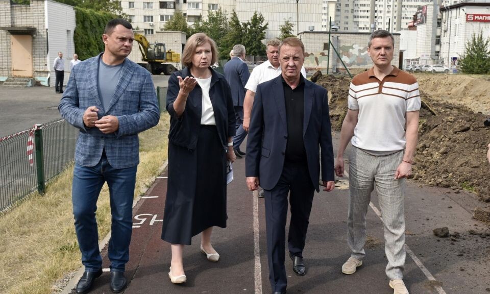   Глава Барнаула Вячеслав Франк провел выездное совещание по созданию Центра военно-спортивной подготовки. Источник: Администрация Барнаула