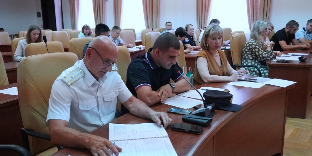 В мэрии Астрахани обсудили новые задачи для местного казачества