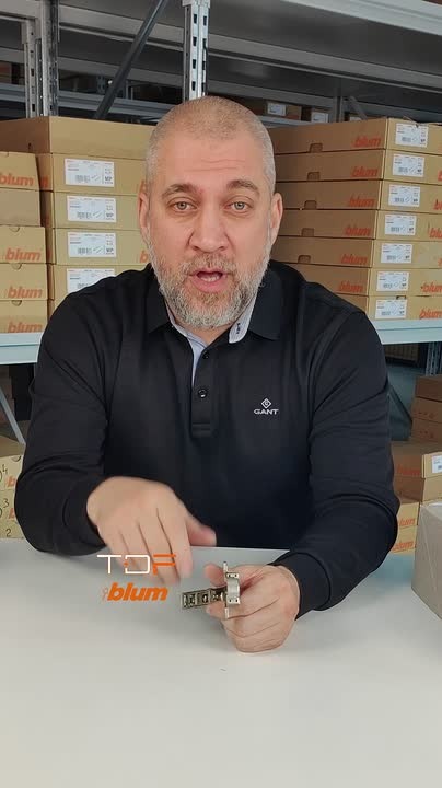 Центральная петля Blum 78Z5500T для складных фасадов AVENTOS HF. Угол 134°, регулировка. Встроенная защита от защемления: при препятствии фасад раскрывается, возврат одним нажатием. Без пружины.